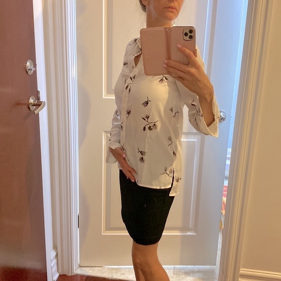 Dynamite Flower Print Blouse - Picture 3 of 3